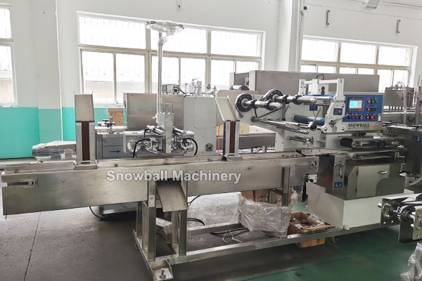 Ice cream sandwich making and packing automatic machine