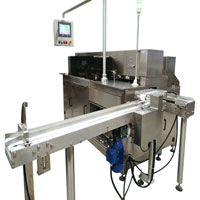 Automatic wax paper ice cream packaging machine